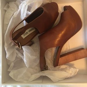 NWT Steve Madden Kersten Heels